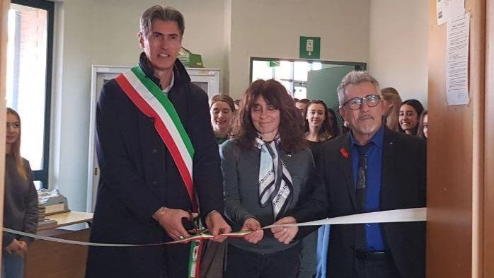 Un momento della cerimonia che ha visto l’inaugurazione delle 4 aule Un momento della cerimonia che ha visto l’inaugurazione delle 4 aule