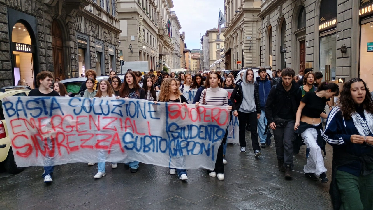 Il corteo dei ragazzi del Machiavelli-Capponi Il corteo dei ragazzi del Machiavelli-Capponi