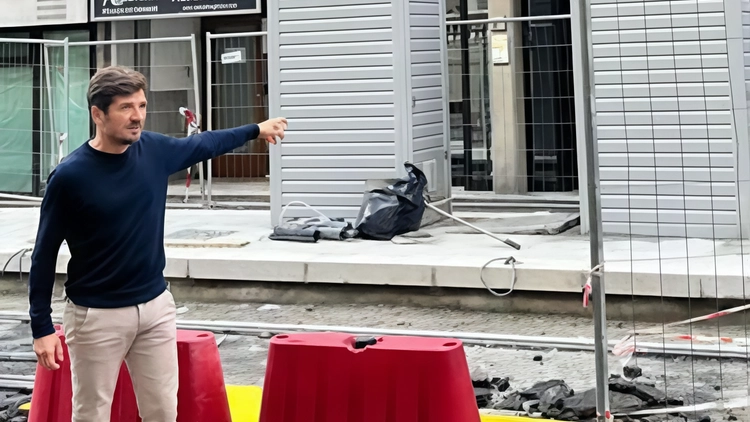 I capigruppo di Forza Italia in Toscana e a Firenze chiedono verifiche sulla sicurezza degli armadi elettrici davanti a una scuola, denunciando rischi per gli studenti e chiedendo il loro spostamento. I capigruppo di Forza Italia in Toscana e a Firenze chiedono verifiche sulla sicurezza degli armadi elettrici davanti a una scuola, denunciando rischi per gli studenti e chiedendo il loro spostamento.