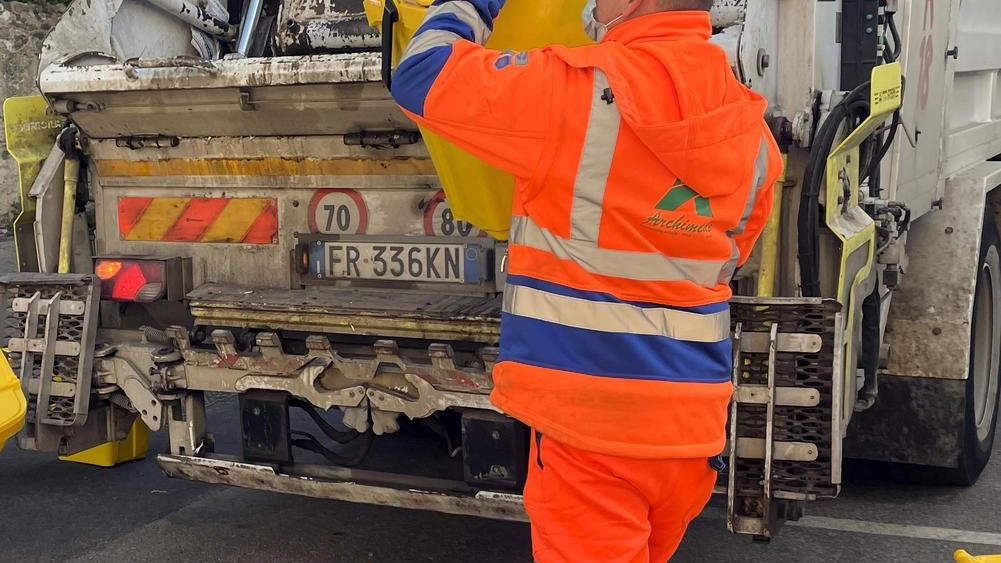 La soddisfazione del vicesindaco "Così accediamo agli ecocentri" . La soddisfazione del vicesindaco "Così accediamo agli ecocentri" .