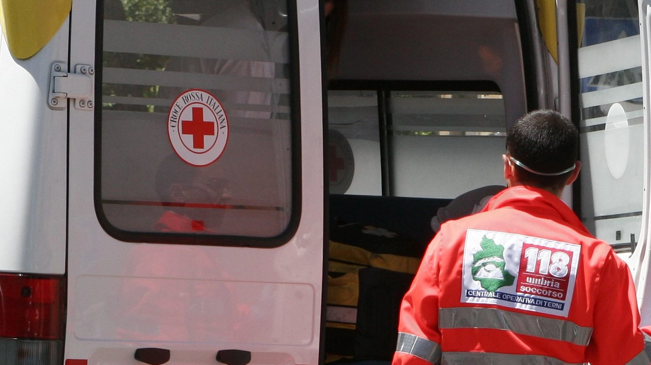 Un'ambulanza del 118 (foto di archivio)