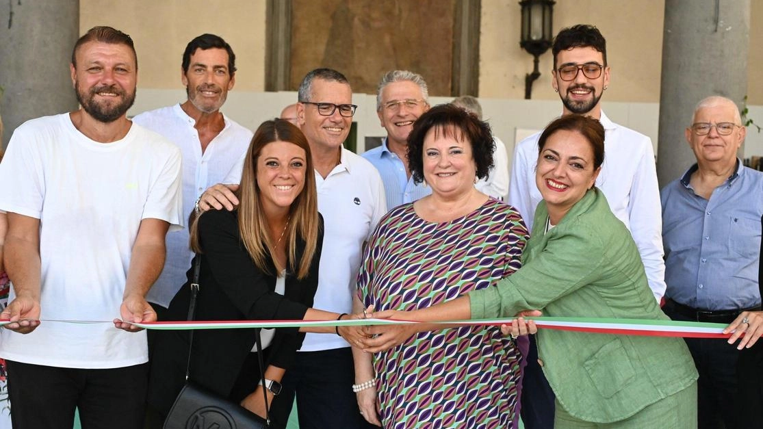 È partita la tradizionale Mostra dell’Agricoltura e del Territorio Lucchese a Palazzo Pretorio, con degustazioni di vini e oli locali. Presenti autorità e produttori. Aperta fino al 22 settembre. È partita la tradizionale Mostra dell’Agricoltura e del Territorio Lucchese a Palazzo Pretorio, con degustazioni di vini e oli locali. Presenti autorità e produttori. Aperta fino al 22 settembre.
