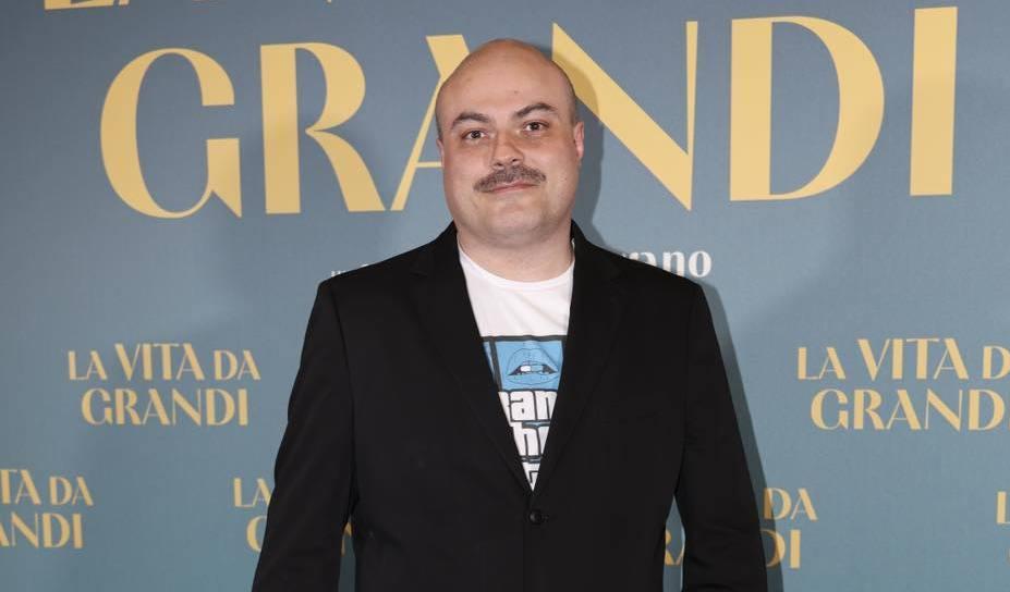 https://www.lanazione.it/image-service/view/acePublic/alias/contentid/YzE1YWNhOWUtMjc1ZS00/0/nastri-dargento-yuri-tuci-in-gara-e-tra-i-migliori-attori-di-commedia.jpeg
