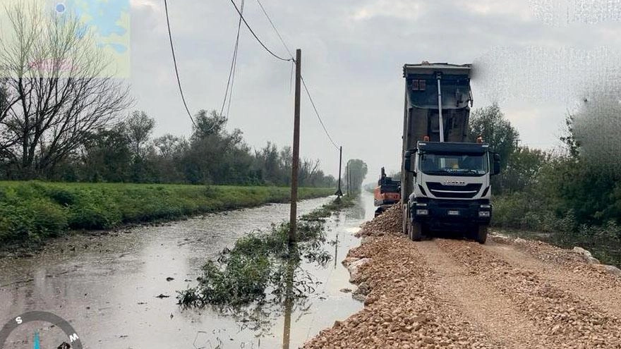 Oggi partono i. lavori di messa in sicurezza di via Macerata a Colombella dopo l’alluvione dell’anno scorso Oggi partono i. lavori di messa in sicurezza di via Macerata a Colombella dopo l’alluvione dell’anno scorso