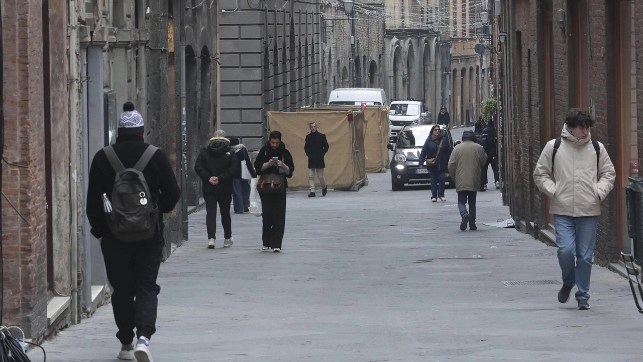 Ecco cosa dicono i commercianti di una delle strade più frequentate del centro . Una via che si anima soprattutto la sera, con i locali punti di riferimento per gli studenti. Ecco cosa dicono i commercianti di una delle strade più frequentate del centro . Una via che si anima soprattutto la sera, con i locali punti di riferimento per gli studenti.