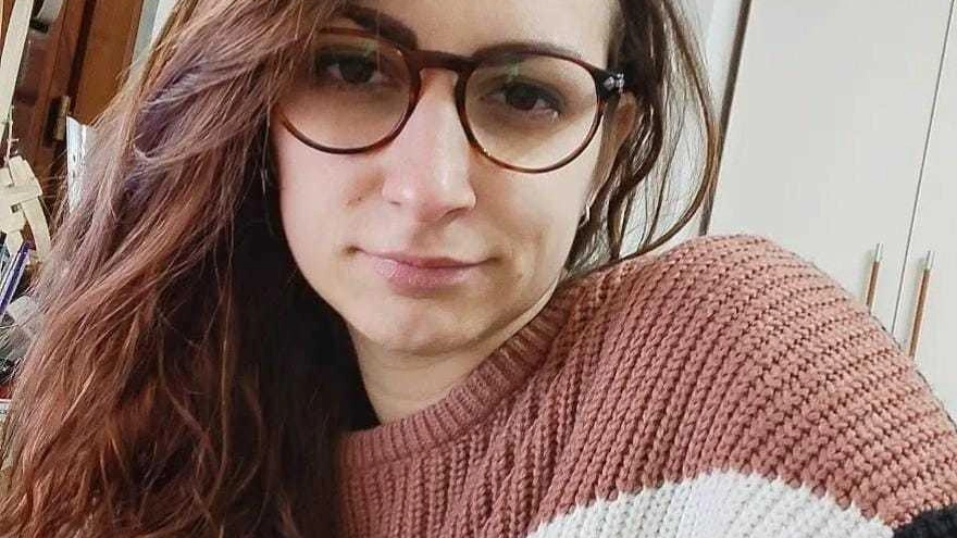 La spezzina Laura Sanna, autrice del libro ’Scrivi chi A.mare’
