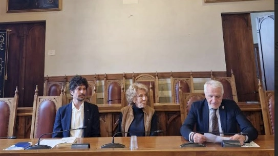 La presentazione del concorso di poesia La presentazione del concorso di poesia