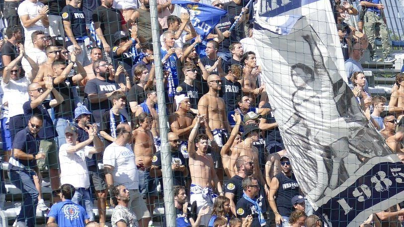 Le società di calcio dilettantistiche come il Prato basano i loro introiti principalmente sulla vendita dei biglietti per le partite. Ogni club adotta politiche diverse, con il Prato che offre ingressi gratuiti per i bambini fino a 6 anni e tariffe ridotte per i giovani. Alcune scelte hanno generato polemiche, ma sono conformi al regolamento. Altri club, come il Maliseti Seano e la Valbisenzio Academy, offrono ingressi gratuiti per i minori e tariffe agevolate per i giovani. Le società di calcio dilettantistiche come il Prato basano i loro introiti principalmente sulla vendita dei biglietti per le partite. Ogni club adotta politiche diverse, con il Prato che offre ingressi gratuiti per i bambini fino a 6 anni e tariffe ridotte per i giovani. Alcune scelte hanno generato polemiche, ma sono conformi al regolamento. Altri club, come il Maliseti Seano e la Valbisenzio Academy, offrono ingressi gratuiti per i minori e tariffe agevolate per i giovani.