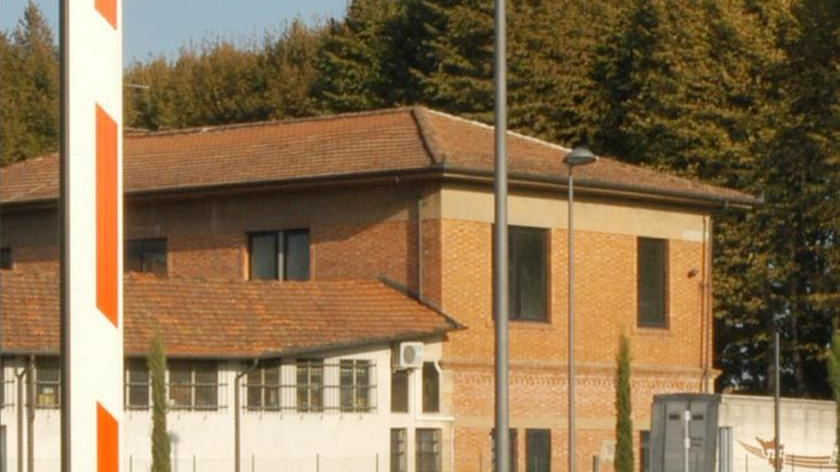 Un’auto all’ingresso del parcheggio del Palatucci ora gestito con le sbarre automatiche