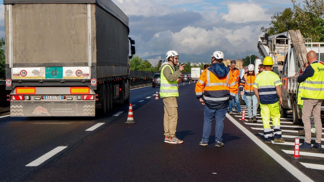 Gli interventi straordinari di messa in sicurezza di due viadotti della FiPiLi stanno infiammando il dibattito politico (foto d’archivio)