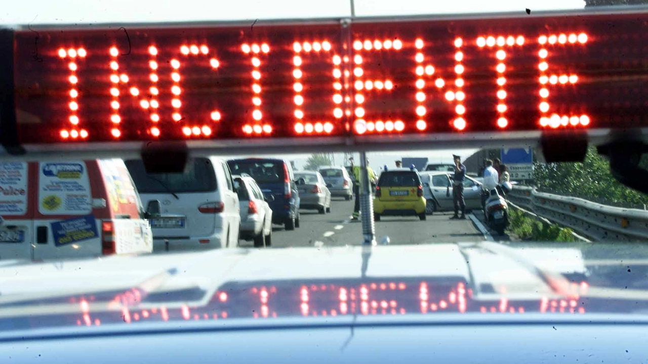 Foto di repertorio di un incidente in autostrada