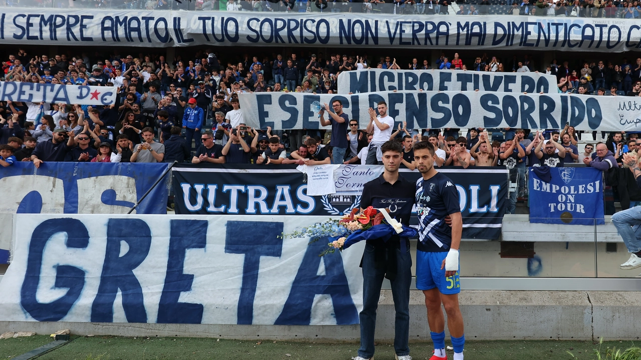 Anche l’Empoli e la tifoseria hanno voluto rendere omaggio alla piccola (Tommaso Gasperini/FotoGermogli) Anche l’Empoli e la tifoseria hanno voluto rendere omaggio alla piccola (Tommaso Gasperini/FotoGermogli)