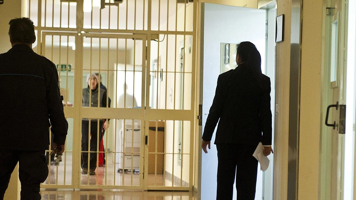 Su di lui pende una condanna del tribunale di Ancona e un ordine di carcerazione. Ora è a Capanne Su di lui pende una condanna del tribunale di Ancona e un ordine di carcerazione. Ora è a Capanne