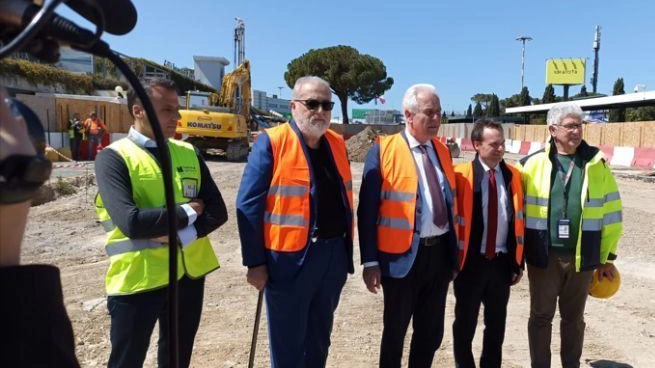 Roberto Naldi durante il sopralluogo al Galilei. con il presidente Giani Roberto Naldi durante il sopralluogo al Galilei. con il presidente Giani