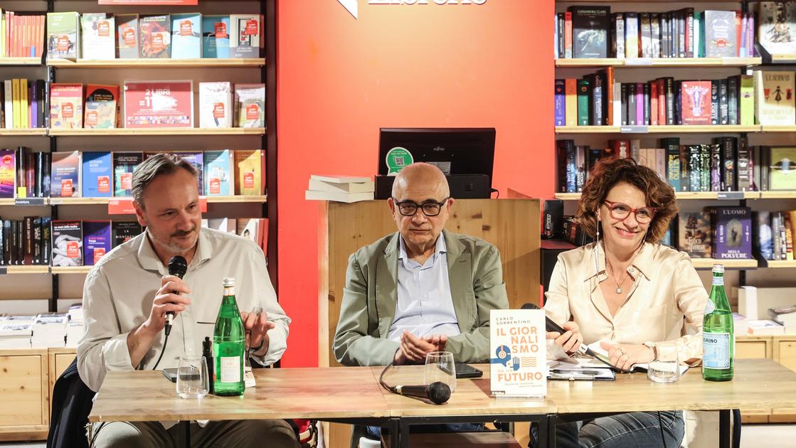 https://www.lanazione.it/image-service/view/acePublic/alias/contentid/YzEyZTg3ZmMtOTJmNy00/0/presentazione-del-libro-di-carlo-sorrentino.jpeg?f=16:9&w=1200&h=630