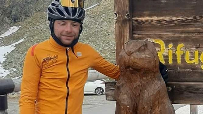 Il trentasettenne Alessio Cerullo, tecnico di. Acque spa. e residente ai Bientina morto lunedì. dopo esser stato travolto da un bus di linea. a Cucigliana Il trentasettenne Alessio Cerullo, tecnico di. Acque spa. e residente ai Bientina morto lunedì. dopo esser stato travolto da un bus di linea. a Cucigliana