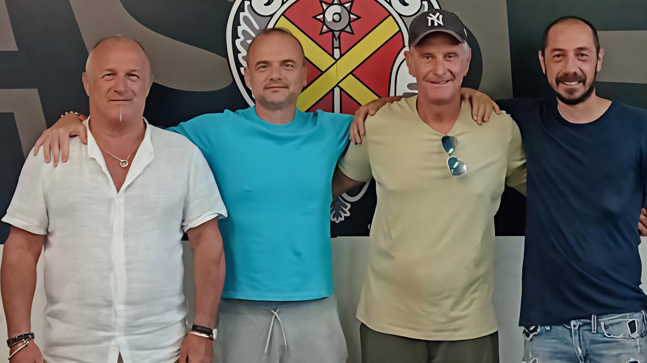 Il nuovo staff della squadra Allievi B della Massese che parteciperà al campionato riservato all’annata 2010 Il nuovo staff della squadra Allievi B della Massese che parteciperà al campionato riservato all’annata 2010