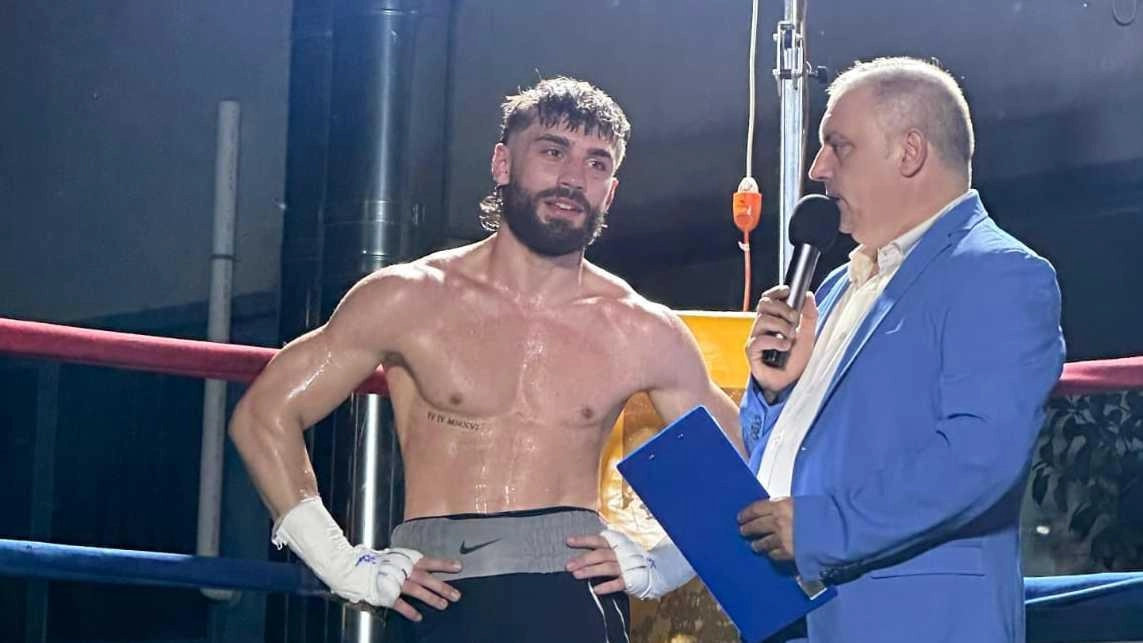 Successo per l’evento organizzato dalla società Sempre Avanti Firenze. I pugili della Leontia Boxe hanno sconfitto Luke Brassfield e Leutrim Berisha. Successo per l’evento organizzato dalla società Sempre Avanti Firenze. I pugili della Leontia Boxe hanno sconfitto Luke Brassfield e Leutrim Berisha.