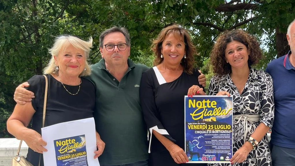A destra il sindaco Gianni Lorenzetti con parte dell’amministrazione comunale