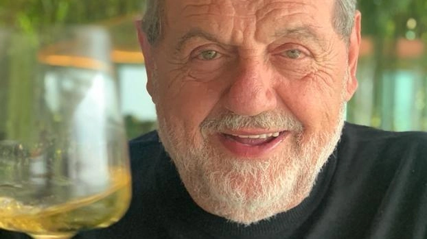 "Abbiamo abbandonato la vecchia cucina italiana per una cucina stupida a base di piatti con l’azoto, a basse temperature e... "Abbiamo abbandonato la vecchia cucina italiana per una cucina stupida a base di piatti con l’azoto, a basse temperature e...