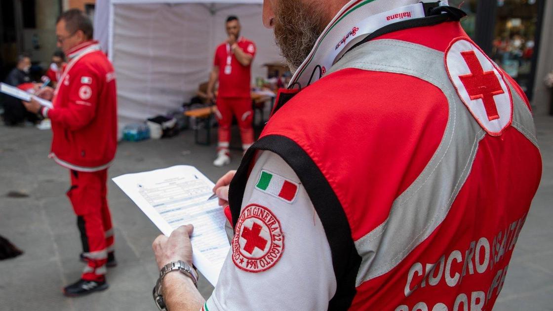 https://www.lanazione.it/image-service/view/acePublic/alias/contentid/YzFkNTU3NmMtZTFiYi00/0/giornata-del-volontario-soccorritore.jpeg?f=16:9&w=1200&h=630