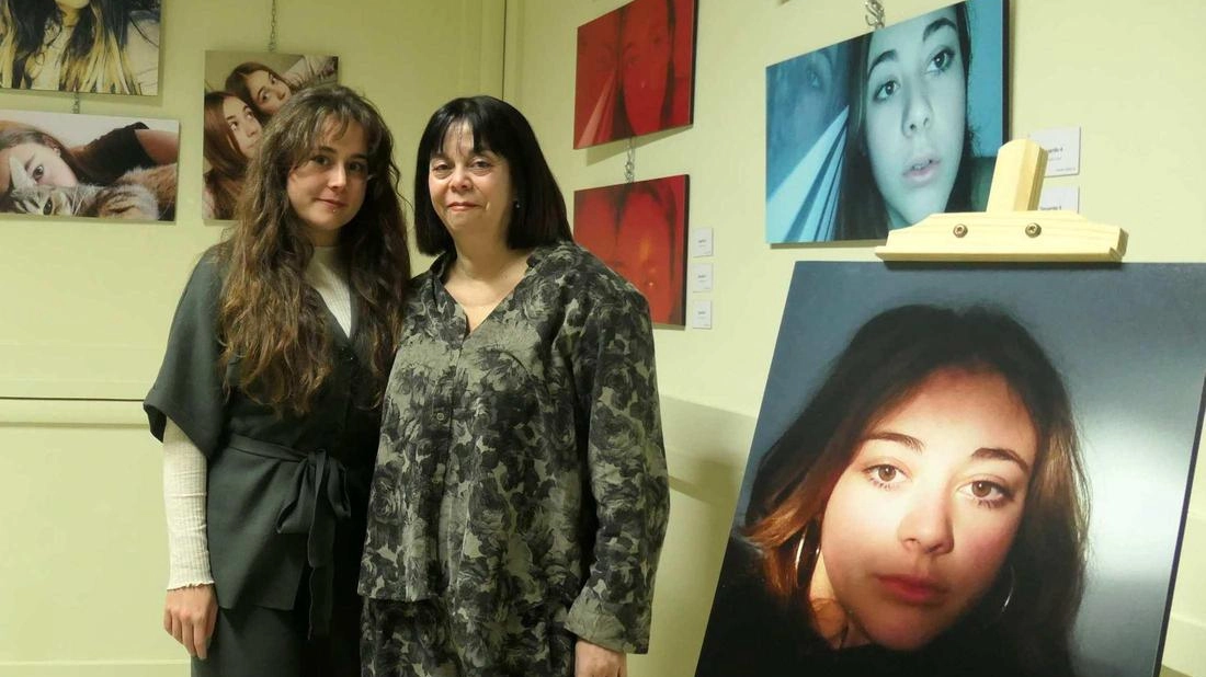 Simona Lippi e Ginevra, la mamma e la sorella di Viola Barghetti scomparsa a 18 anni