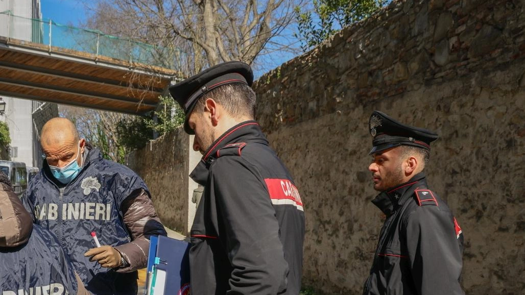 La vicenda arrivata davanti al giudice del tribunale di Pisa vede contrapposti nonno e nipotina della provincia Vicenda iniziata con la denuncia del padre della ragazzina: nei giorni scorsi è stata sentita in aula la presunta parte offesa La vicenda arrivata davanti al giudice del tribunale di Pisa vede contrapposti nonno e nipotina della provincia Vicenda iniziata con la denuncia del padre della ragazzina: nei giorni scorsi è stata sentita in aula la presunta parte offesa