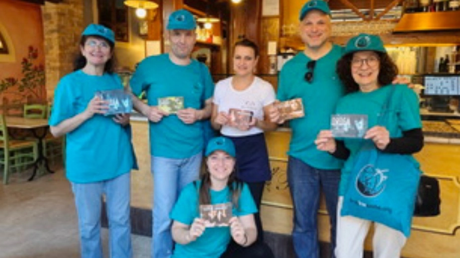 Montecatini, i commercianti dicono no alla droga con centinaia di opuscoli Montecatini, i commercianti dicono no alla droga con centinaia di opuscoli