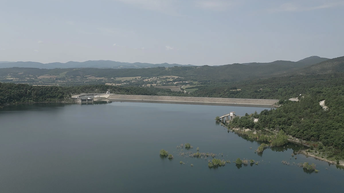 Il lago di Montedoglio dove si è gettato l'uomo Il lago di Montedoglio dove si è gettato l'uomo