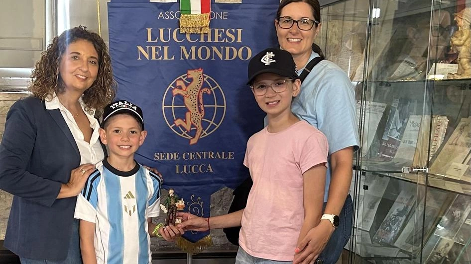 Ilaria del Bianco con. a Sara Lucchesi Melbourne a cui è stato offerto il Figurinaio Ilaria del Bianco con. a Sara Lucchesi Melbourne a cui è stato offerto il Figurinaio