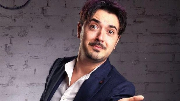 Questa sera «Tuttotoscano», di e con Gianmaria Vassallo, nuovo spettacolo di teatro-canzone firmato dal ‘maledetto toscano’. Questa sera «Tuttotoscano», di e con Gianmaria Vassallo, nuovo spettacolo di teatro-canzone firmato dal ‘maledetto toscano’.