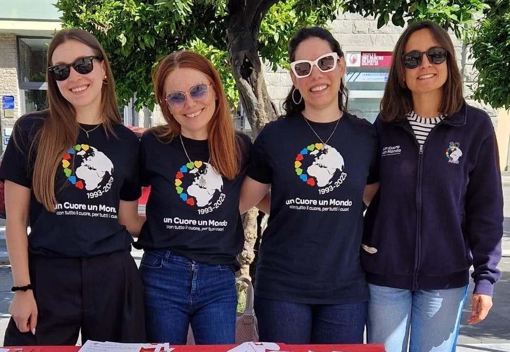 https://www.lanazione.it/image-service/view/acePublic/alias/contentid/YzI0Y2ZlYmQtYTViYS00/0/un-cuore-un-mondo-accolte-193-famiglie-al-via-la-spesa-solidale.jpeg