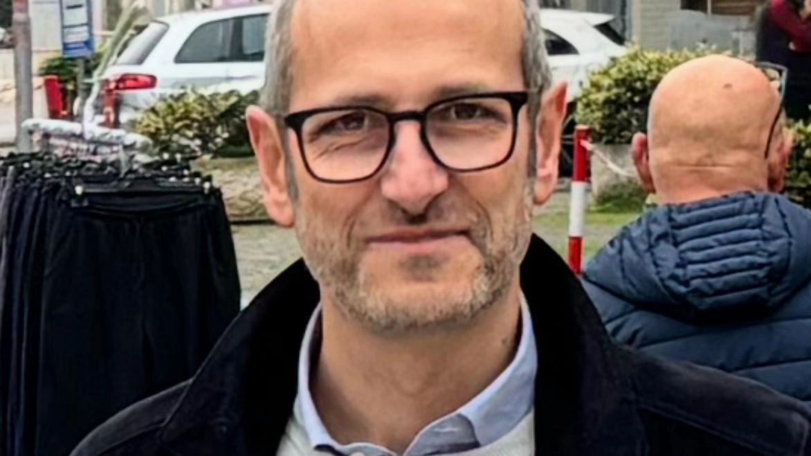 Il vicesindaco e assessore ai lavori pubblici di Bastia Umbra, Marcello Rosignoli, ha annunciato un piano strutturale di interventi per rinnovare e migliorare la pubblica illuminazione Il vicesindaco e assessore ai lavori pubblici di Bastia Umbra, Marcello Rosignoli, ha annunciato un piano strutturale di interventi per rinnovare e migliorare la pubblica illuminazione