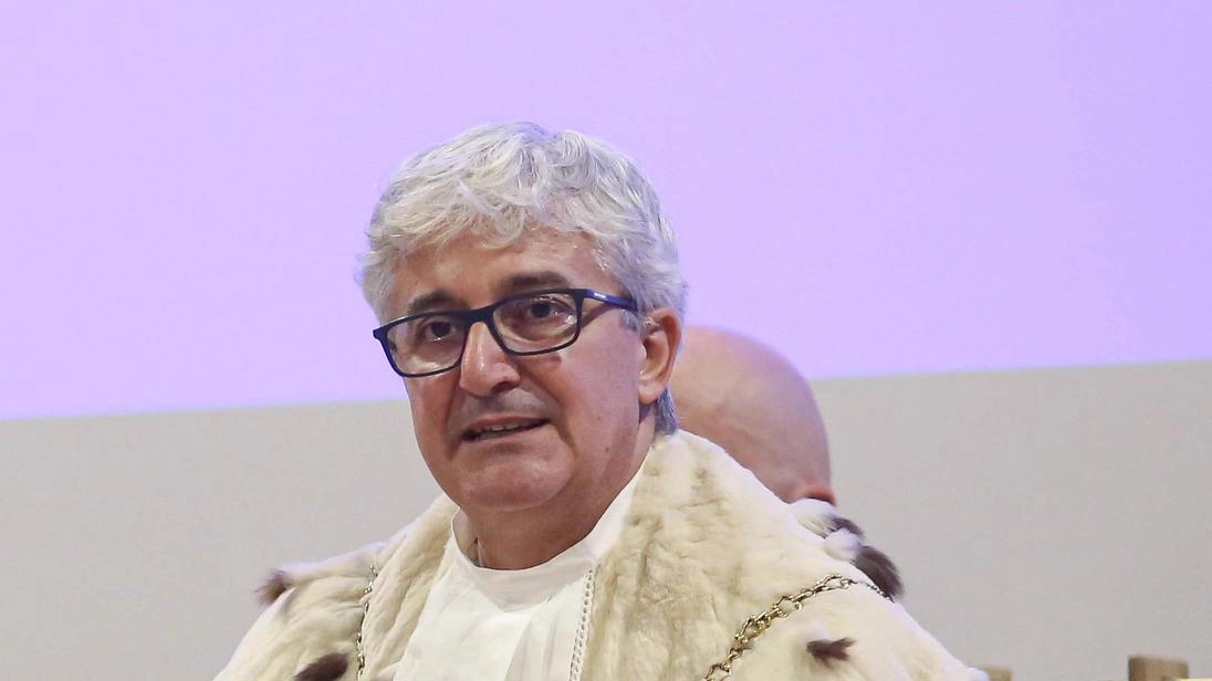 Il rettore Maurizio Oliviero Il rettore Maurizio Oliviero