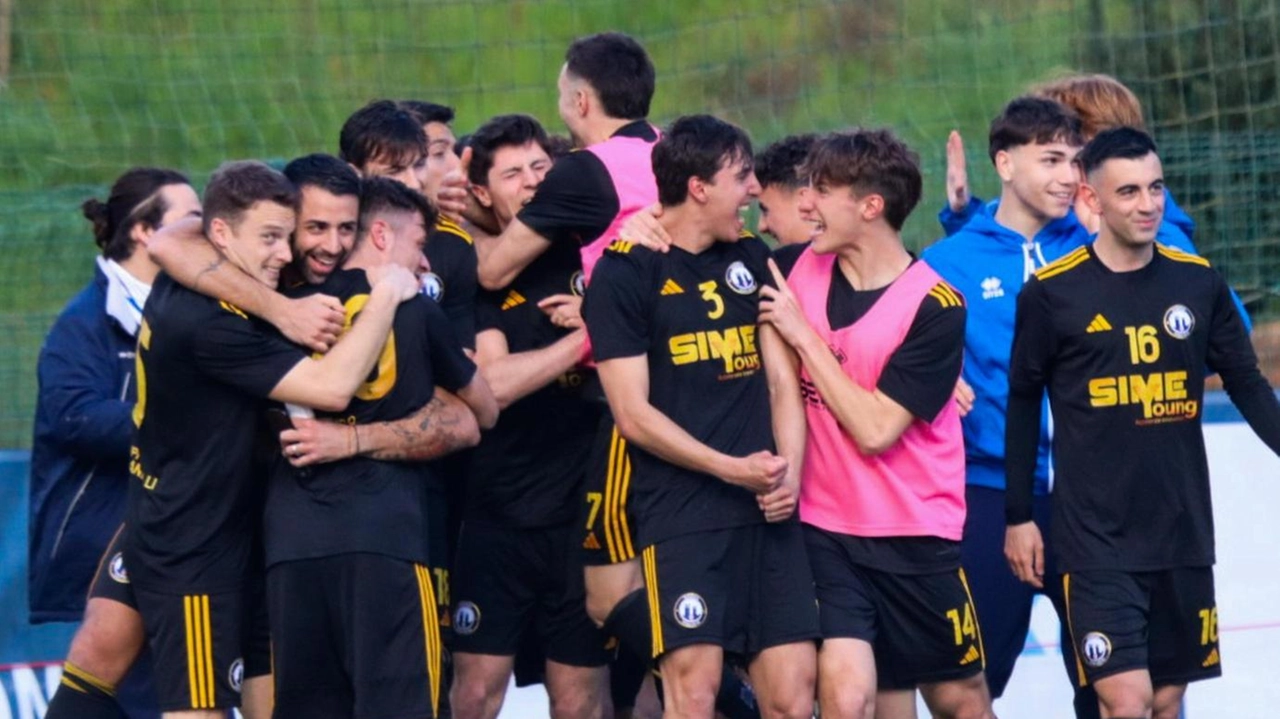 L’esultanza dello Scandicci per la promozione in Serie D: l’ipotesi è che giochi le partite a San Casciano anche nella prossima stagione