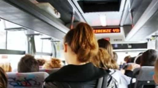 Studenti a bordo degli autobus Studenti a bordo degli autobus