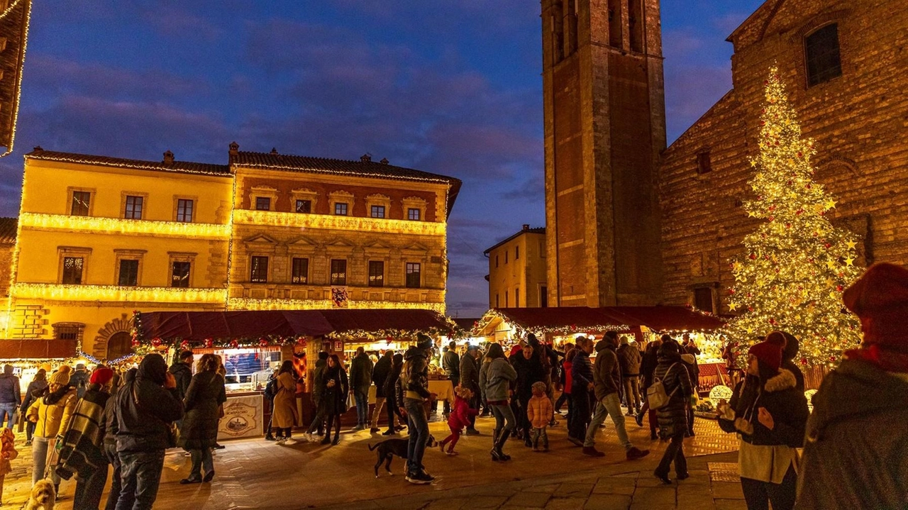 Il Castello, i mercatini, le attrazioni, i prodotti del territorio: tante iniziative. Limardo: "Meccanismo ormai collaudato. La felice sorpresa degli stranieri". Il Castello, i mercatini, le attrazioni, i prodotti del territorio: tante iniziative. Limardo: "Meccanismo ormai collaudato. La felice sorpresa degli stranieri".