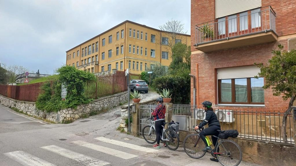 Il liceo Marconi affronta sfide e progetti ambiziosi per il futuro, tra nuove sedi e controversie. La politica si interroga su soluzioni possibili. Il liceo Marconi affronta sfide e progetti ambiziosi per il futuro, tra nuove sedi e controversie. La politica si interroga su soluzioni possibili.