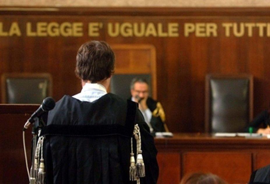 Offese e oscenità sui social. Uomo finisce in carcere Offese e oscenità sui social. Uomo finisce in carcere