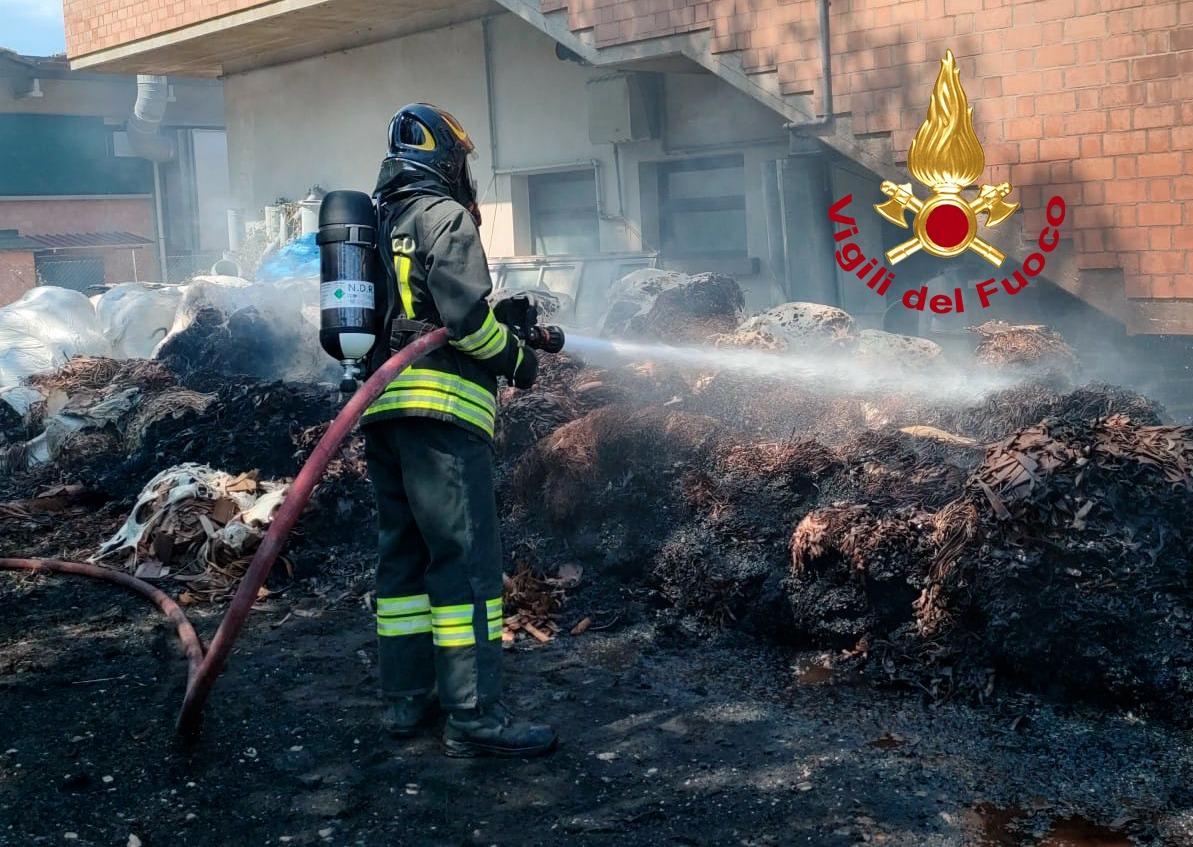 stabbia incendio nella zona industriale