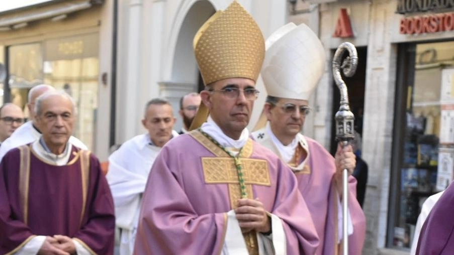 Il vescovo di Grosseto, monsignor Bernardino Giordano, invita i cittadini a unirsi nella preghiera per papa Francesco