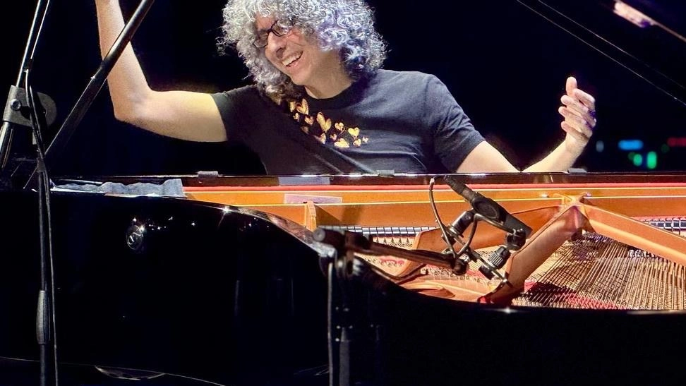Tris di spettacoli imperdibili al Lyrick di Assisi: Allevi al piano solo, tributo a Michael Jackson e show di Valeria Angione. Emozioni e talento in tre serate indimenticabili. Tris di spettacoli imperdibili al Lyrick di Assisi: Allevi al piano solo, tributo a Michael Jackson e show di Valeria Angione. Emozioni e talento in tre serate indimenticabili.