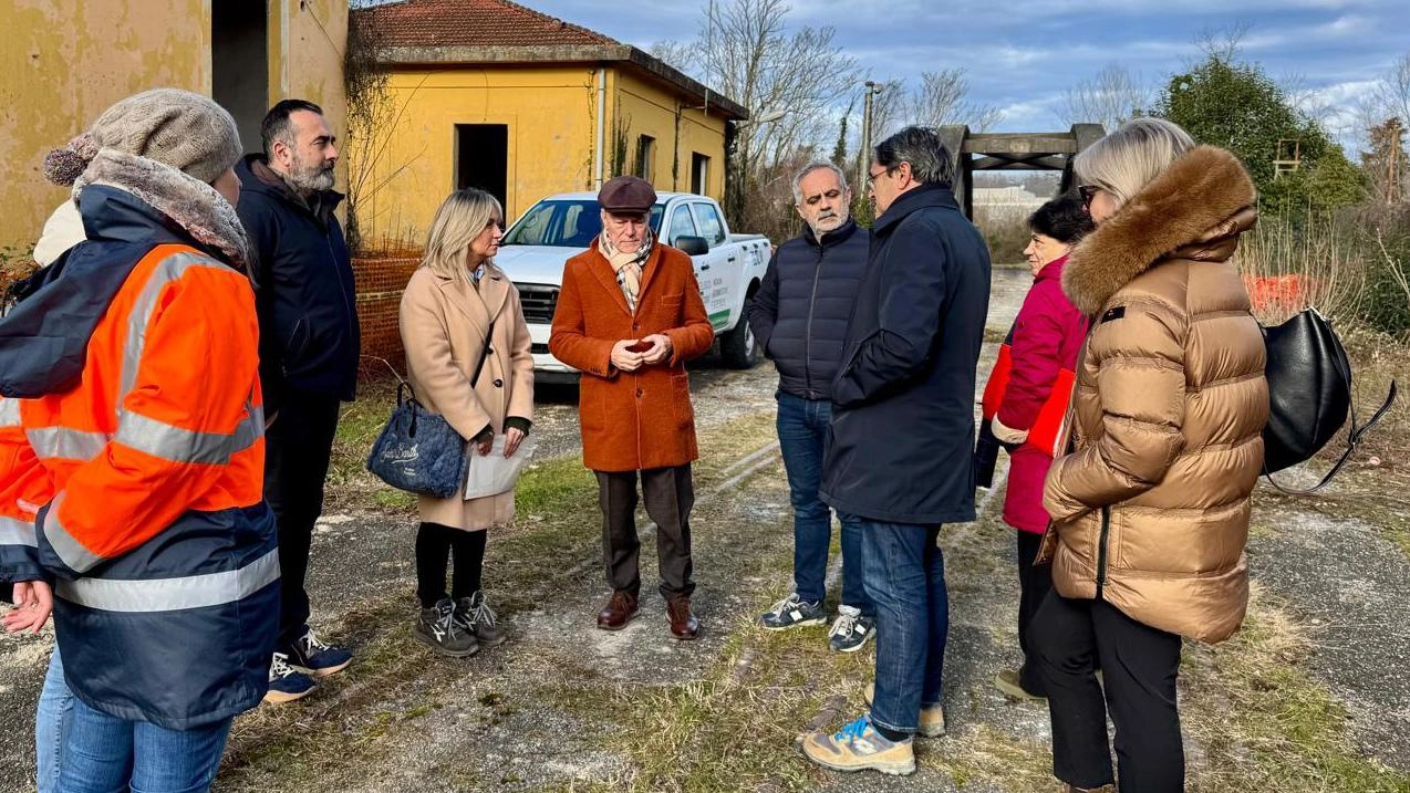Il Demanio avvia la caratterizzazione dei materiali depositati da quasi 30 anni nei 170mila mq dell’area di Colombera e negli 83 fabbricati Il Demanio avvia la caratterizzazione dei materiali depositati da quasi 30 anni nei 170mila mq dell’area di Colombera e negli 83 fabbricati