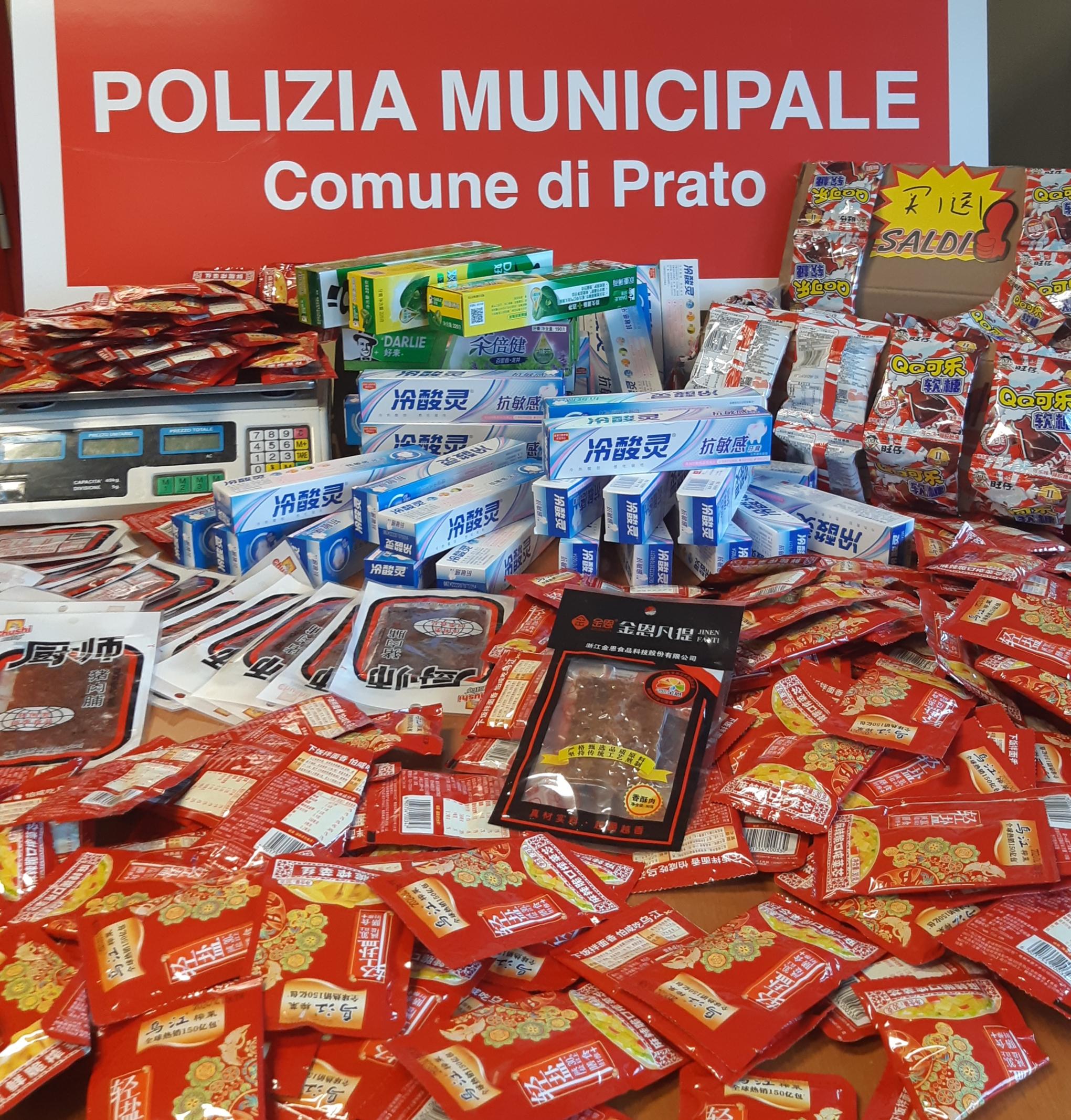 Controlli nei market al Macrolotto Zero, sequestrati prodotti alimentari e cosmetici Controlli nei market al Macrolotto Zero, sequestrati prodotti alimentari e cosmetici