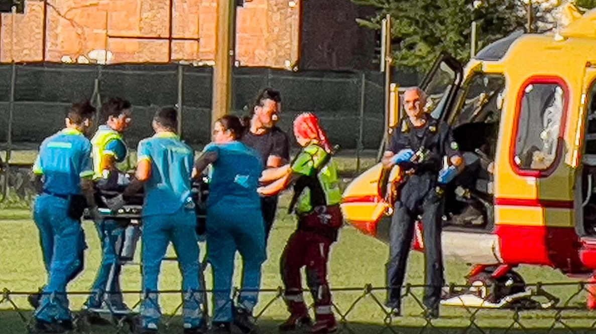 I soccorritori durante il trasferimento del ferito su Pegaso (Tommaso Gasperini/Germogli)
