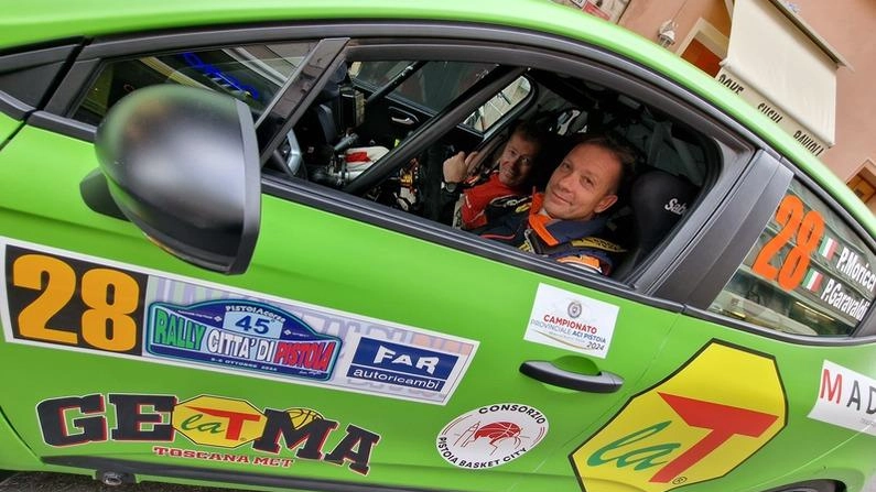 Tanta gente in piazza Gavinana per la partenza della competizione. Oggi gas spalancato per le prove speciali decisive per la vittoria finale. Tanta gente in piazza Gavinana per la partenza della competizione. Oggi gas spalancato per le prove speciali decisive per la vittoria finale.