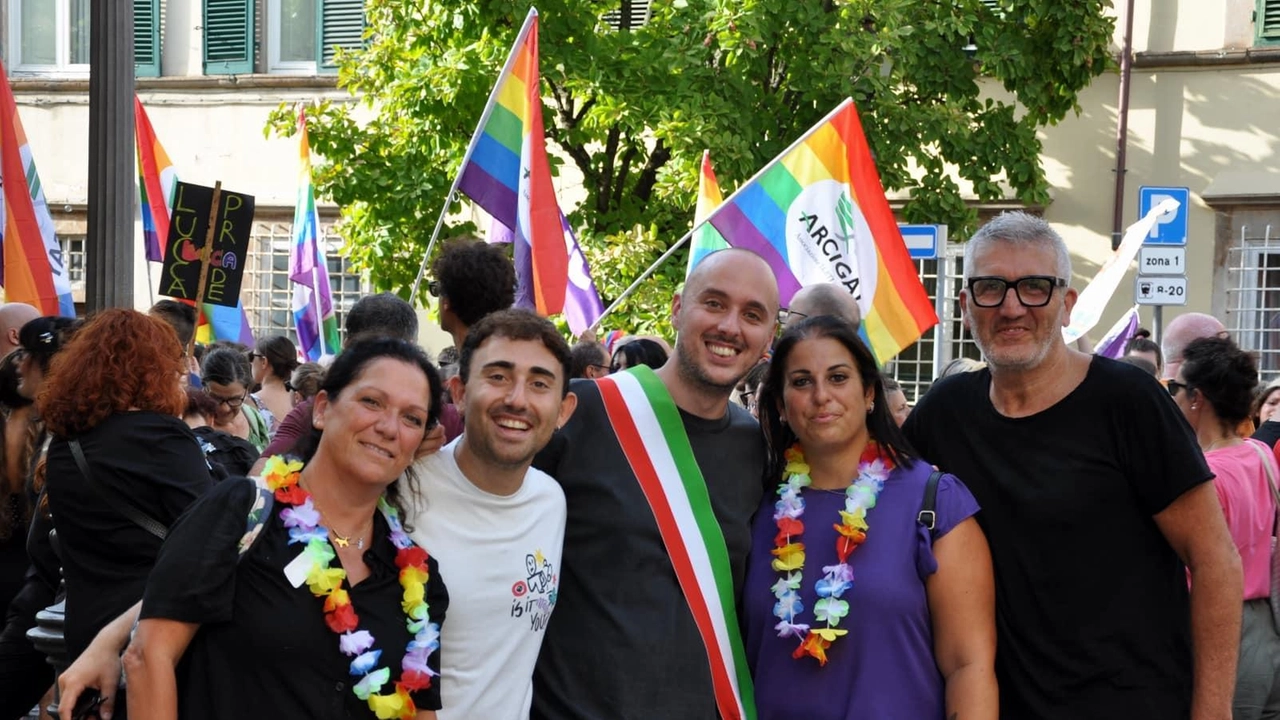 Le amministrazioni di San Miniato e Montopoli presenti al Pride di Lucca, mentre a Santa Croce si evidenziano differenze politiche sui diritti Lgbtqia+. Le amministrazioni di San Miniato e Montopoli presenti al Pride di Lucca, mentre a Santa Croce si evidenziano differenze politiche sui diritti Lgbtqia+.