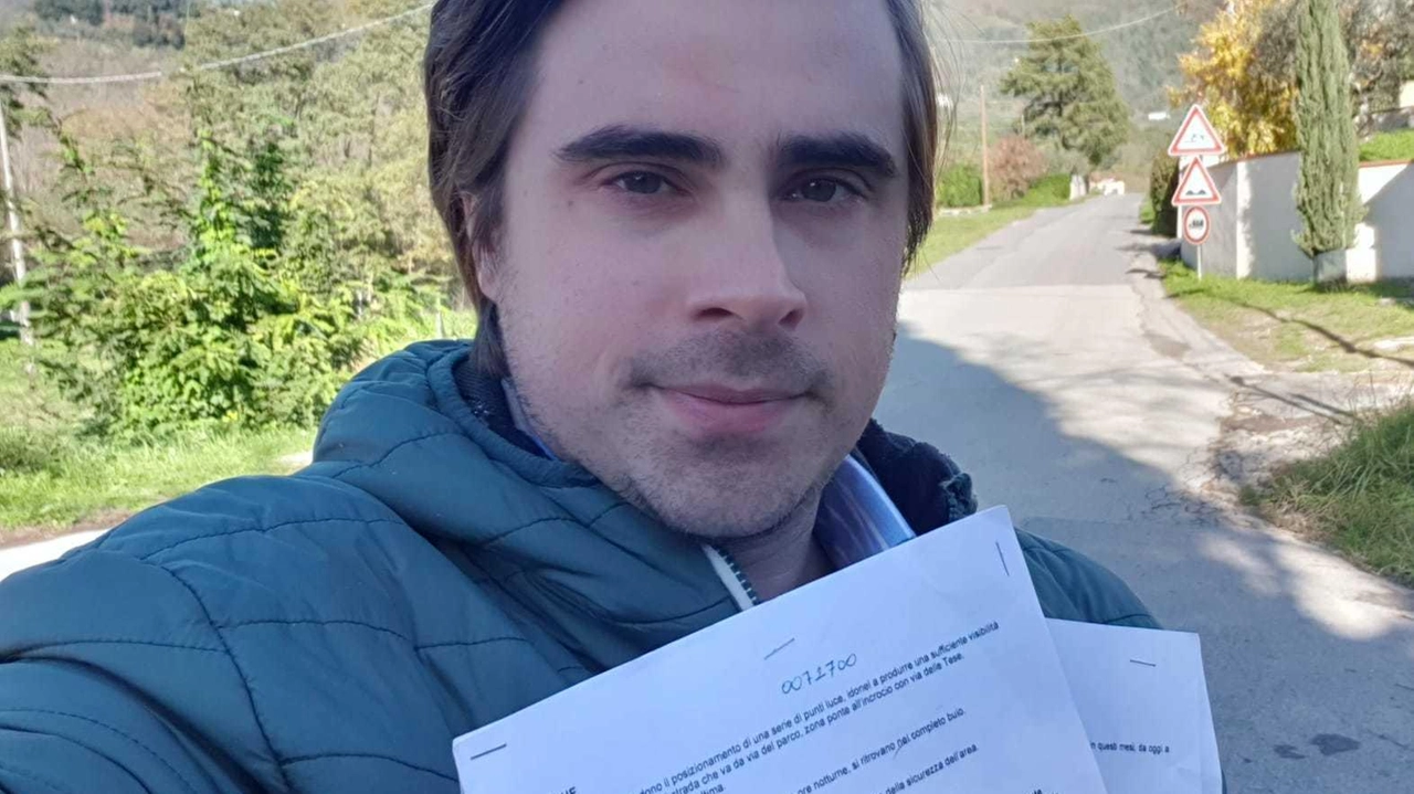 il consigliere comunale di Forza Italia Matteo Scannerini insieme al vice segretario Pietro Ori hanno raccolto l’allarme lanciato dai residenti di Segromigno il consigliere comunale di Forza Italia Matteo Scannerini insieme al vice segretario Pietro Ori hanno raccolto l’allarme lanciato dai residenti di Segromigno