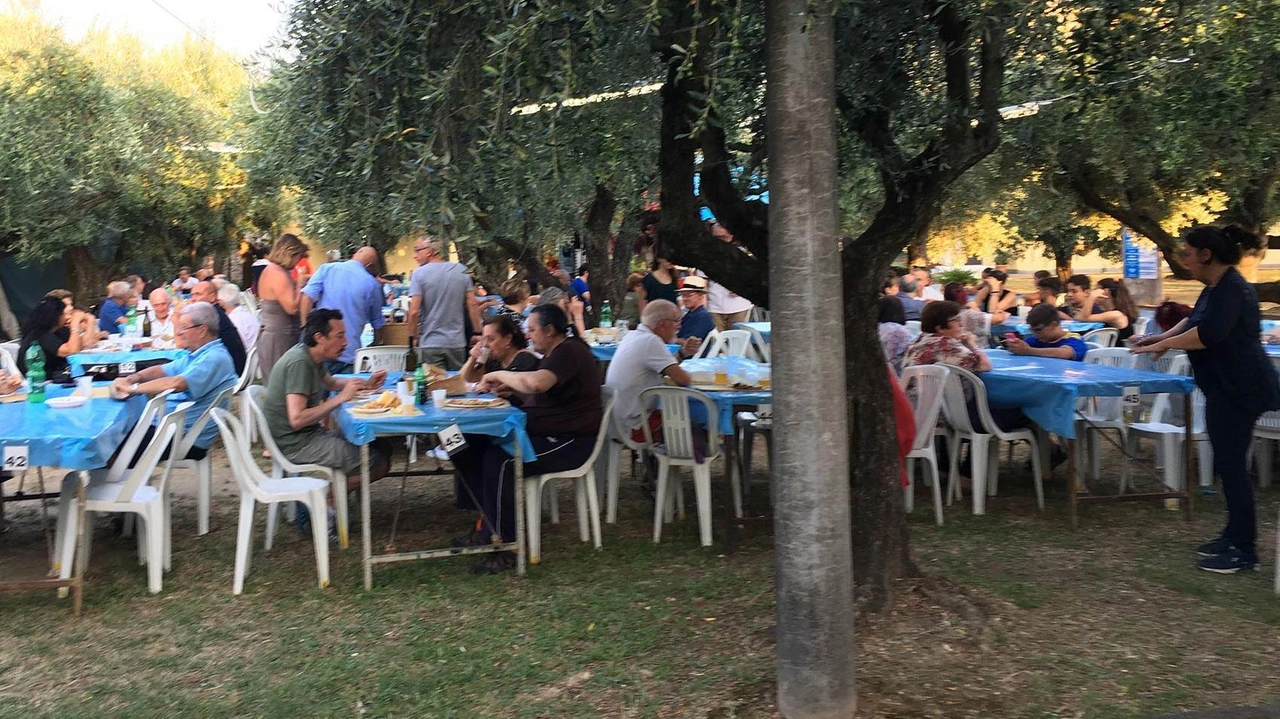 Scatta domani, fino a domenica, al parco della Madonna degli Oliveti la ’Sagra del Burbughjon. ’, una tre giorni di specialità culinarie con al centro ovviamente il piatto di erbi spontanee. e. verdure dell’orto con pane abbrustolito Scatta domani, fino a domenica, al parco della Madonna degli Oliveti la ’Sagra del Burbughjon. ’, una tre giorni di specialità culinarie con al centro ovviamente il piatto di erbi spontanee. e. verdure dell’orto con pane abbrustolito