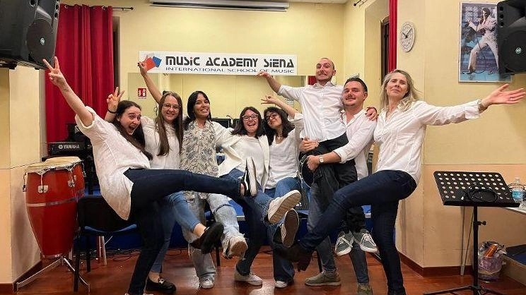 Si racconta la diciottenne Fabbrizzi che ha vinto il secondo "E ti vengo a cercare". Iniziativa dedicata ai musicisti under 30 organizzata dall’Associazione Arturo Pratelli . Si racconta la diciottenne Fabbrizzi che ha vinto il secondo "E ti vengo a cercare". Iniziativa dedicata ai musicisti under 30 organizzata dall’Associazione Arturo Pratelli .